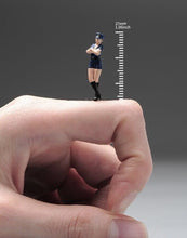 Load image into Gallery viewer, 1:64 Painted Figure Model Miniature Resin Diorama Sand Toy New