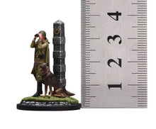 Load image into Gallery viewer, 1:64 Painted Figure Model Miniature Resin Diorama Sand Sentinel And Dog Soldier