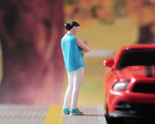 Load image into Gallery viewer, 1:64 Painted Figure Model Miniature Resin Diorama Sand Mummy With Infant Baby