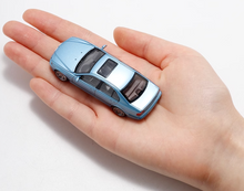 Load image into Gallery viewer, DCM 1:64 Blue M5 E39 Sedan Sports Model Diecast Metal Car BN