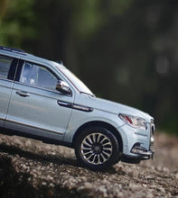 Load image into Gallery viewer, WTX 1:64 Blue Navigator L Full Sized SUV Sports Model Diecast Metal Car New Collection