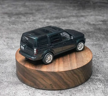 Load image into Gallery viewer, WHELART 1:64 2014 Green Discovery 4 ORV SUV Model Diecast Metal Car New Collection