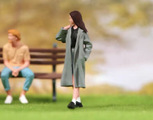 Load image into Gallery viewer, 1:24 Painted Figure Mini Model Miniature Resin Diorama Sand Wind Coat Lady Bag