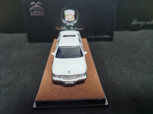 Load image into Gallery viewer, XG 1:64 White Fleetwood Sedan Limousine Classic Model Diecast Metal Car New