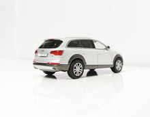 Load image into Gallery viewer, Masdi 1:64 2008 Silver Q7 FSI Quattro SUV Sports Model Diecast Metal Car New Collection