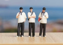 Load image into Gallery viewer, 1:64 Painted Figure Model Miniature Resin Diorama Sand Guitar Boy Man Music Toy