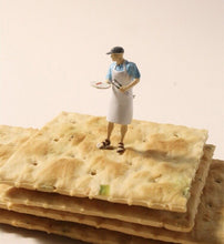 Load image into Gallery viewer, 1:64 Painted Figure Model Miniature Resin Diorama Sand Outdoor Picnic BBQ Party