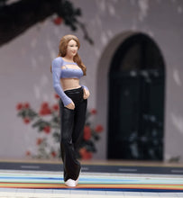 Load image into Gallery viewer, 1:24 Painted Figure Model Miniature Resin Diorama Fitness Lady Sporty Girl Woman