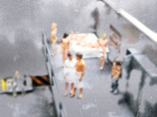 Load image into Gallery viewer, 1:64 Painted Figure Mini Model Miniature Resin Diorama Bubble Bath Couple Hot