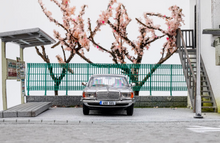 Load image into Gallery viewer, Maxwell 1:64 Silver 450SEL W116 Sedan Classic Sport Model Diecast Metal Car