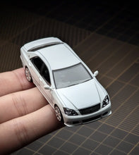 Load image into Gallery viewer, MT 1:64 White Crown S184 12th Sedan Sports Model Diecast Metal Car New Collection