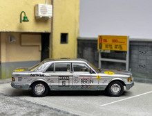 Load image into Gallery viewer, Master 1:64 Silver 560Sel W126 Sedan Classic Sport Model Diecast Metal Car