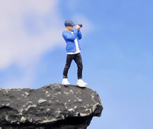 Load image into Gallery viewer, 1:64 Painted Figure Model Miniature Resin Diorama Backpaker Photographer Camera Collection