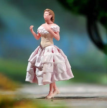 Load image into Gallery viewer, 1:24 Painted Figure Model Miniature Resin Diorama Sand Singing Dance Girl Beauty