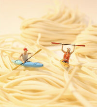 Load image into Gallery viewer, 1:64 Painted Figure Model Miniature Resin Diorama Sand Toy Kayak Sports Aquatics