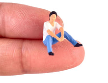 Load image into Gallery viewer, 1:64 Painted Figure Model Miniature Resin Diorama Skateboard Girl Sitting Boy