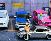 Load image into Gallery viewer, 1:64 Painted Figure Mini Model Miniature Resin Diorama Sand Trendy Fashion Girl