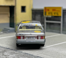 Load image into Gallery viewer, Master 1:64 Silver 560Sel W126 Sedan Classic Sport Model Diecast Metal Car