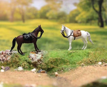 Load image into Gallery viewer, 1:64 Painted Figure Model Miniature Resin Diorama Sand Fine Horse White Brown