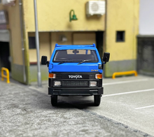 Load image into Gallery viewer, Master 1:64 Dyna Pickup Truck Model Diecast Metal Car Box