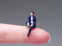 Load image into Gallery viewer, 1:64 Painted Figure Model Miniature Resin Diorama Suit Man Businessman Sitting