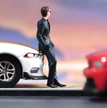 Load image into Gallery viewer, 1:64 Painted Figure Model Miniature Resin Diorama Sand Leaning Man in Suit Cool