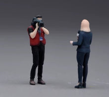 Load image into Gallery viewer, 1:64 Painted Figure Model Miniature Resin Diorama street interview Host Camera