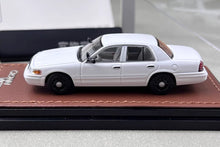Load image into Gallery viewer, GOC 1:64 White Police Crown Victoria EN114 American Model Diecast Metal Car