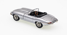 Load image into Gallery viewer, GFCC 1:64 1961 E Type Roadster Convertible Sports Model Diecast Metal Car