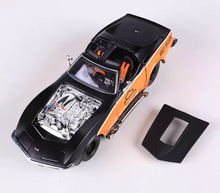 Load image into Gallery viewer, Maisto 1:24 Black 1970 Corvette Convertible Sports Model Diecast Metal Car New Collection