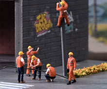 Load image into Gallery viewer, 1:64 Painted Figure Model Miniature Resin Sand Diorama Construction Workers Set