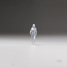 Load image into Gallery viewer, 1:64 Painted Unpainted Figure Model Miniature Resin Diorama Backpack Girl Sand P New