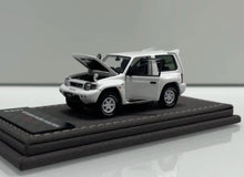 Load image into Gallery viewer, IHCM 1:64 HEC White Pajero Evolution ORV Sports Open Model Diecast Metal Car