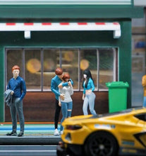 Load image into Gallery viewer, 1:64 Painted Figure Mini Model Miniature Resin Diorama Sand Cuddle Couple Lover