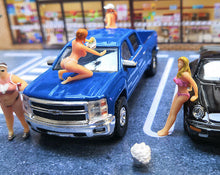 Load image into Gallery viewer, 1:64 Painted Figure Mini Model Miniature Resin Diorama Sexy Car Wash Girl Lady