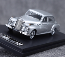 Load image into Gallery viewer, GFCC 1:64 Silver 1959 300D Classic Vintage Sports Model Diecast Metal Car New Collection