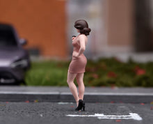 Load image into Gallery viewer, 1:64 Painted Figure Model Miniature Resin Sand Vintage Curly Hair Woman Beauty
