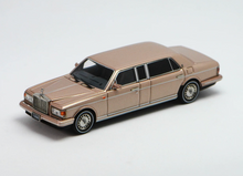 Load image into Gallery viewer, GFCC 1:64 Gold 1998 Silver Spur Park Ward Luxury Model Diecast Metal Car New Collection