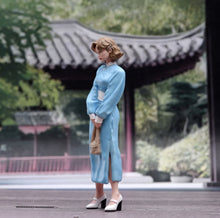 Load image into Gallery viewer, 1:24 Painted Figure Model Miniature Resin Diorama Vintage Blond Blue Dress Woman