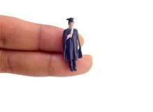 Load image into Gallery viewer, 1:64 Painted Figure Model Miniature Resin Diorama Sand Graduate Student Girl Boy