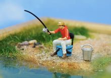 Load image into Gallery viewer, 1:64 Painted Figure Model Miniature Resin Diorama Sand Fishing Fisherman Angeler New Collection