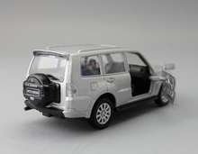 Load image into Gallery viewer, CCA 1:43 Silver Pajero SUV Off Road Sports Model Toy Diecast Metal Car BN