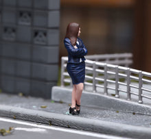 Load image into Gallery viewer, 1:64 Painted Figure Model Miniature Resin Diorama Business Man Woman Suit Set