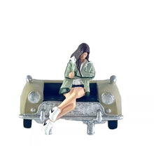 Load image into Gallery viewer, 1:64 Painted Figure Mini Model Miniature Resin Diorama Set Chatting Boy Girl Toy