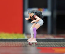 Load image into Gallery viewer, 1:64 Painted Figure Model Miniature Resin Diorama Sand Skater Skateboarding Toy New Collection