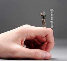 Load image into Gallery viewer, 1:64 Painted Figure Model Miniature Resin Diorama Sand Shooting Man Photographer New