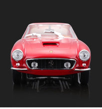 Load image into Gallery viewer, Bburago 1:24 250GT Berlinetta Passo Corto Racing Sports Model Toy Metal Car