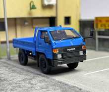 Load image into Gallery viewer, Master 1:64 Dyna Pickup Truck Model Diecast Metal Car Box