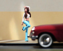 Load image into Gallery viewer, 1:64 Painted Figure Model Miniature Resin Diorama Sand Beauty Standing Lady Toy Collection