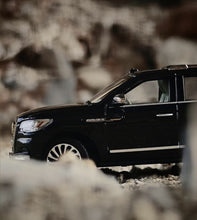 Load image into Gallery viewer, WTX 1:64 Green Navigator L Full Sized SUV Sports Model Diecast Metal Car New Collection